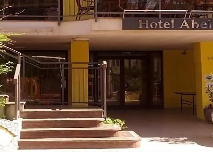 Abel & تْشيزيناتيكو