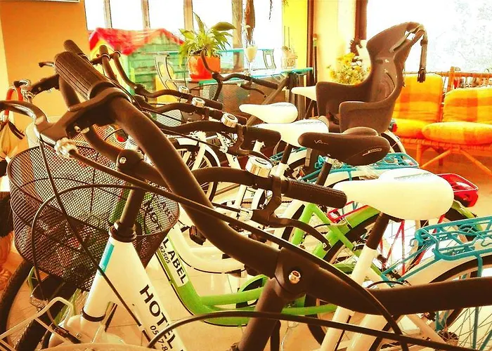 Abel & تْشيزيناتيكو